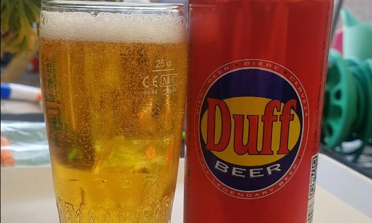 Duff Beer blik en glas
